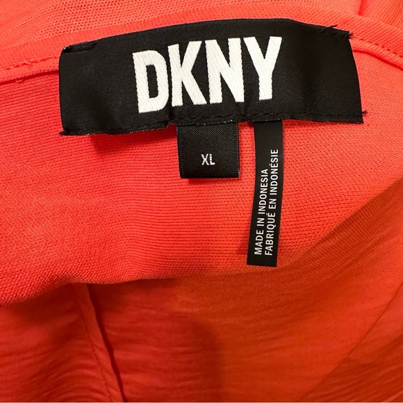 🔥DKNY🔥Persimmon V-Neck blouse, short sleeves, could be considered elbow length - Picture 4 of 12